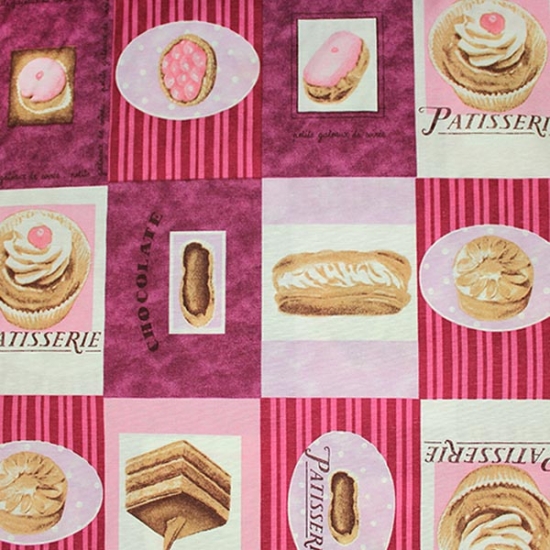 dekostoff in beerenfarbe gemustert mit motiven von verschiedenen kuchen und keksen